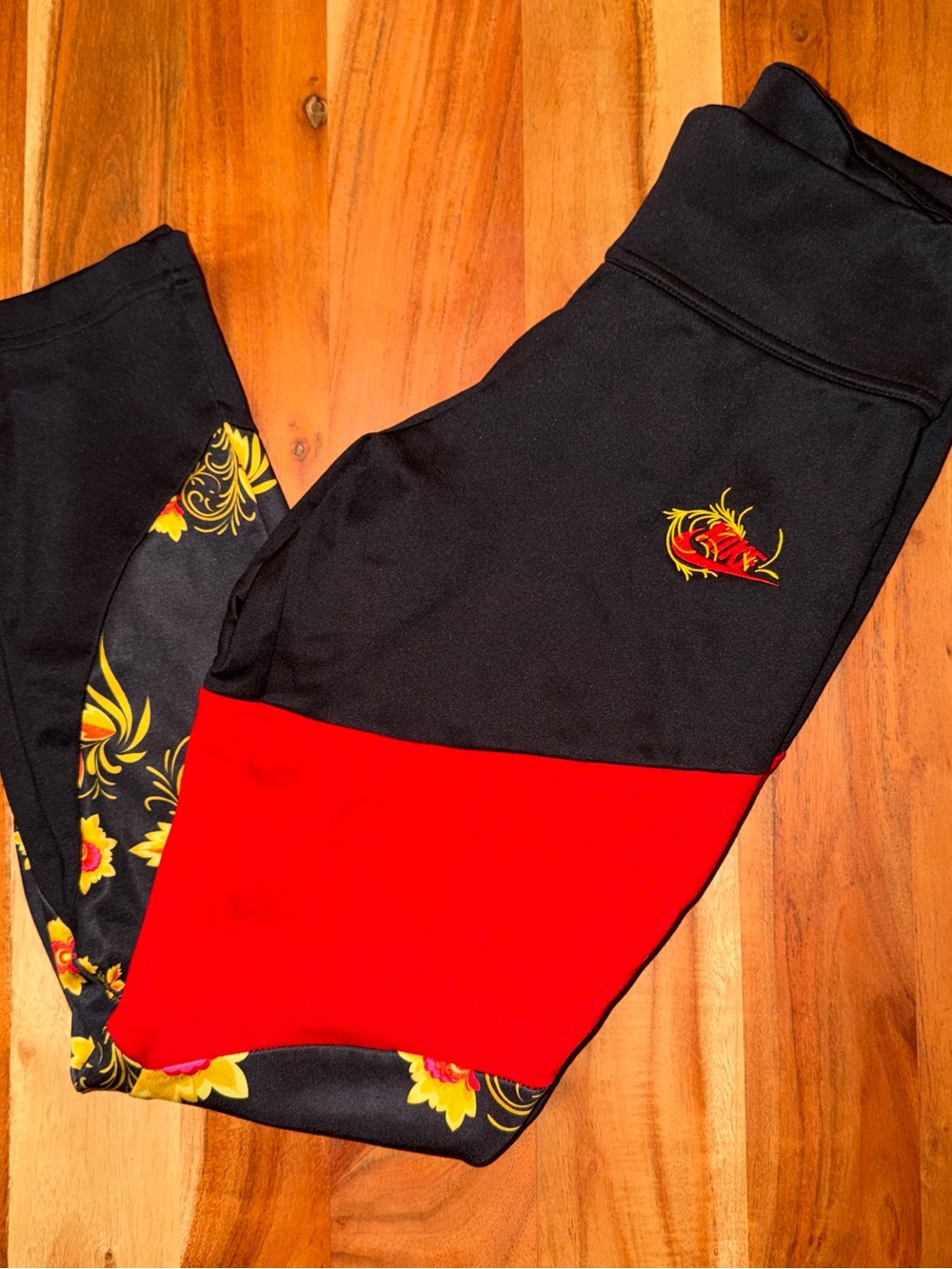 Kids Red and Black Colorblock Athletic Leggings size M.  #510